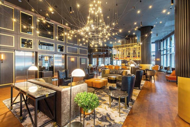 Lobby lounge
